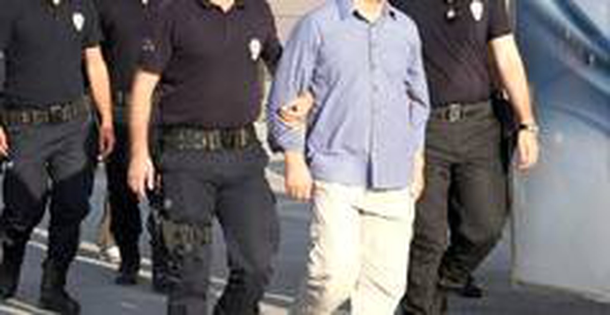İzmir merkezli FETÖ operasyonunda 46 tutuklama