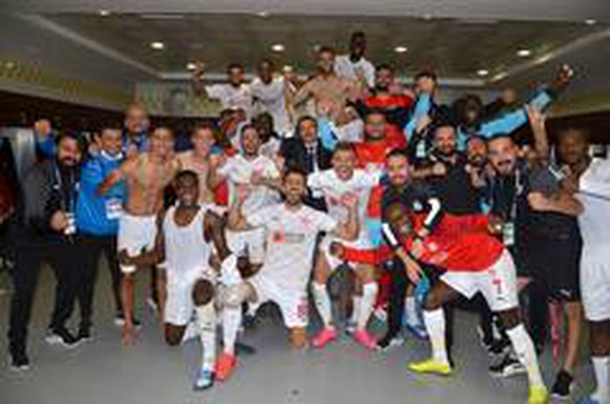 Sivasspor\'dan galibiyet pozu!