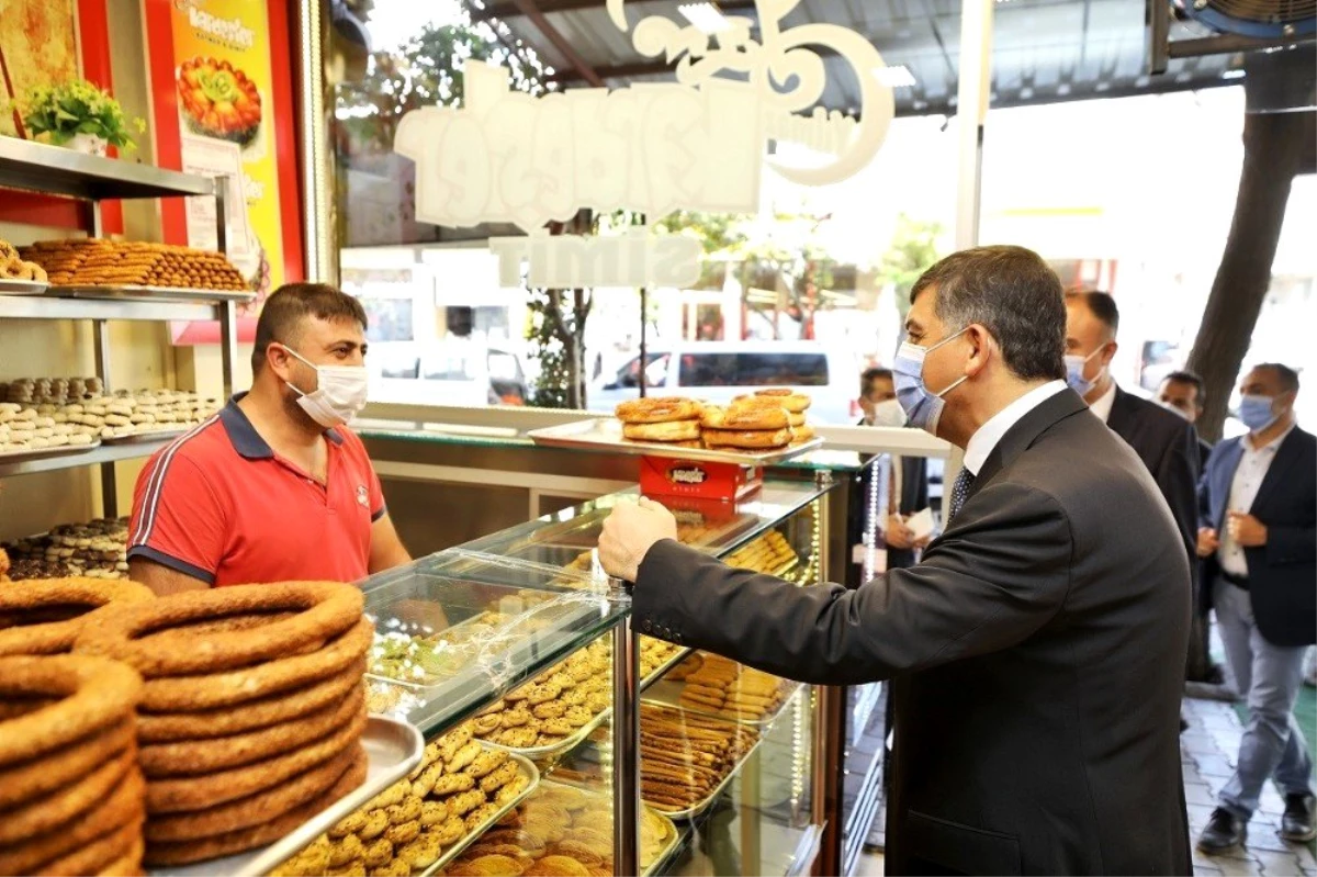 Ziyaretler, esnafın yüzünü güldürüyor