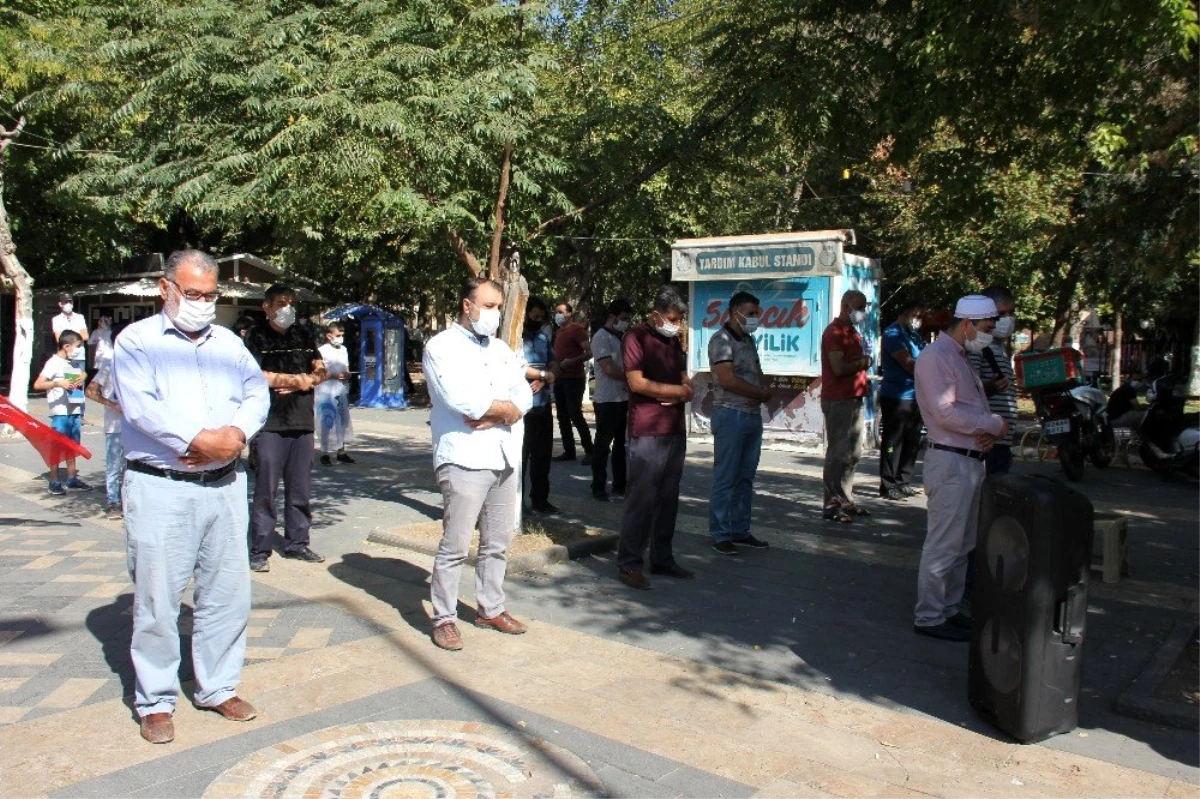 Adıyaman\'da Azerbaycan için gıyabi cenaze namazı kılındı