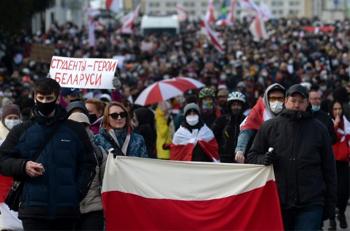 Son dakika haberleri: Belarus\'ta protestocular ile polis arasında arbede