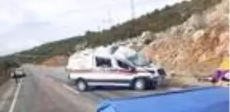 Bilecik'te ambulans takla attı: 2 yaralı