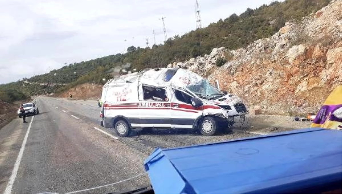 Bilecik\'te ambulans takla attı: 2 yaralı