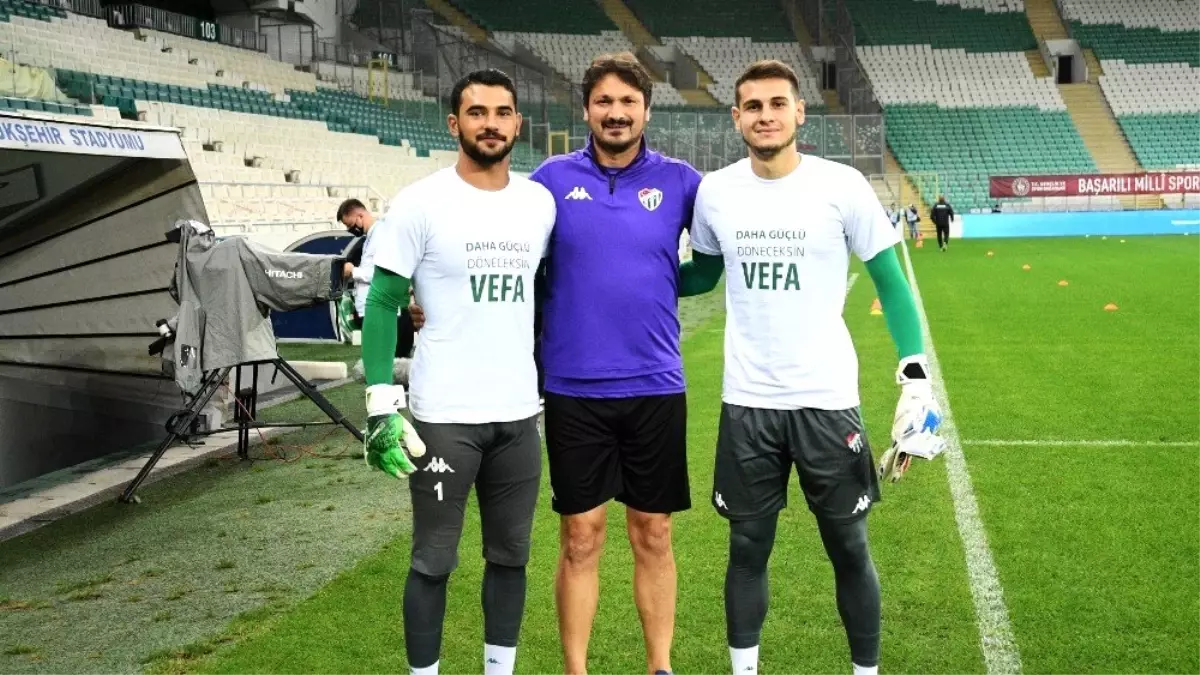 Bursaspor\'un genç oyuncusu Vefa Temel\'in sol ön çapraz bağları koptu