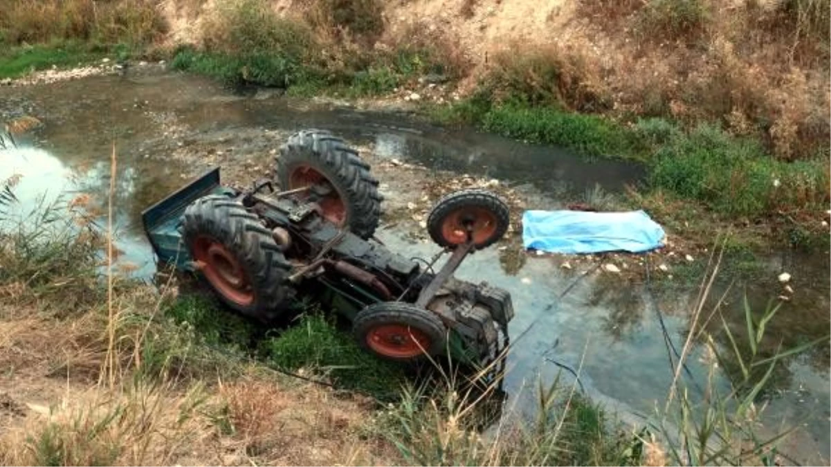 Son dakika! Çaya devrilen traktörün altında kalan sürücü öldü