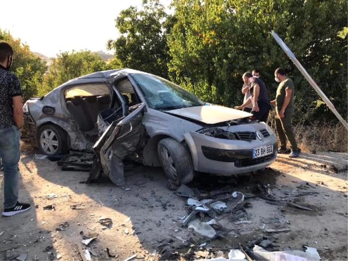 Elazığ\'da otomobiller çarpıştı: 4 yaralı