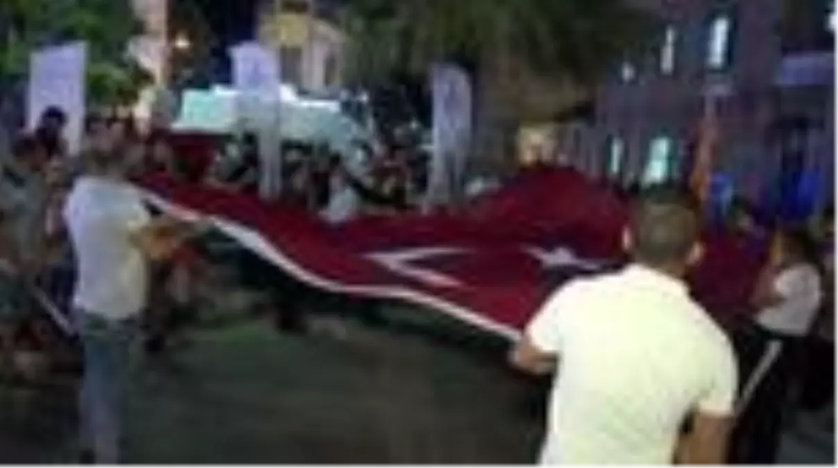 KKTC\'de seçimin ardından sevinç gösterileri