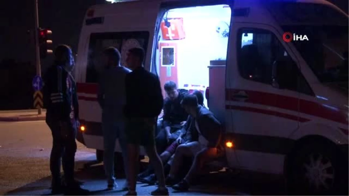 Konya\'da 2 otomobil çarpıştı: 9 yaralı