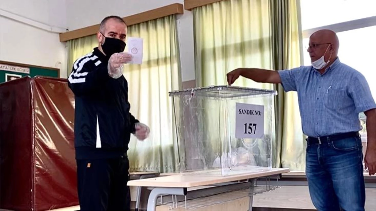 Kuzey Kıbrıs\'ta ikinci tura kalan Cumhurbaşkanlığı seçiminde sandıklar kapandı