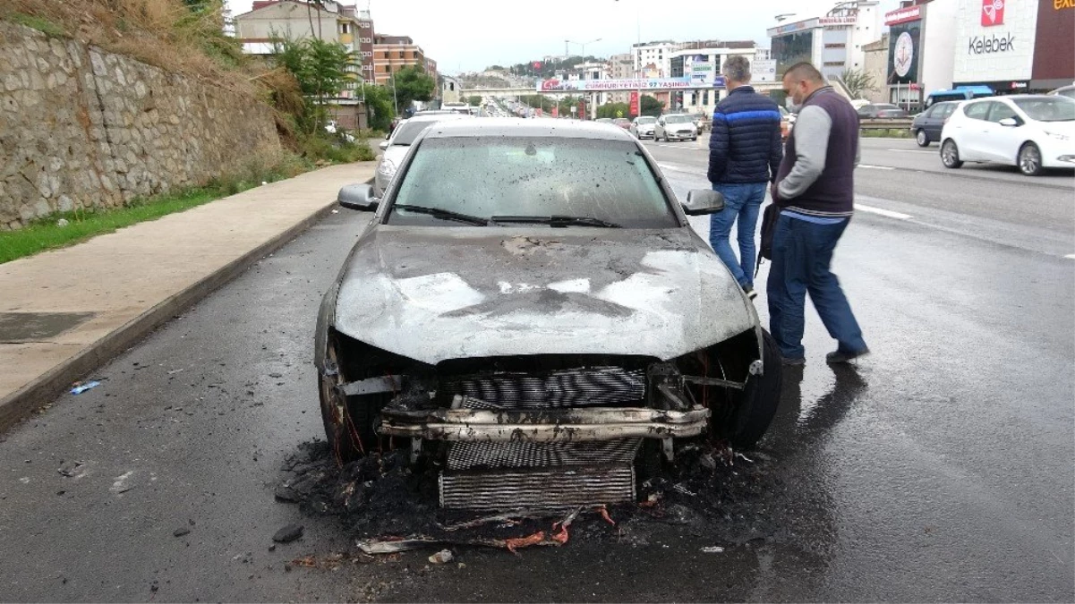 Pendik\'te Audi marka araç alev alev yandı