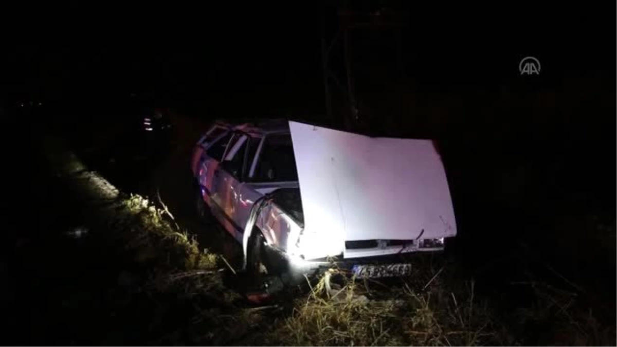 Şarampole devrilen otomobildeki 3 kişi yaralandı