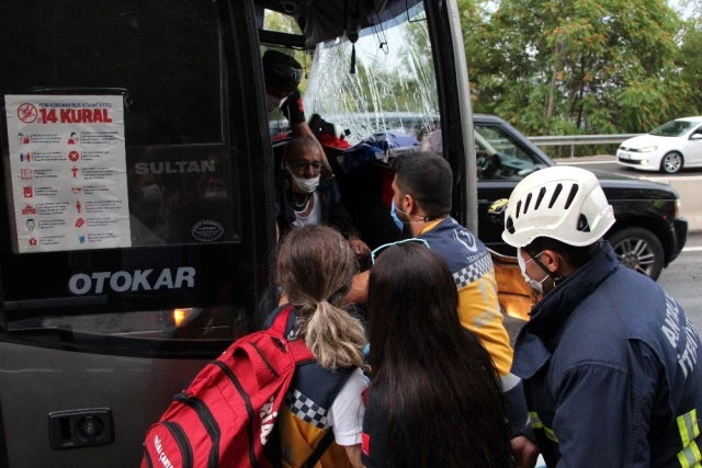 Antalya'da 6 araçlı zincirleme kaza: 1'i ağır 6 yaralı