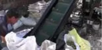 Astsubay emeklisi evinin bahçesini 'ceviz işleme atölyesi'ne dönüştürdü