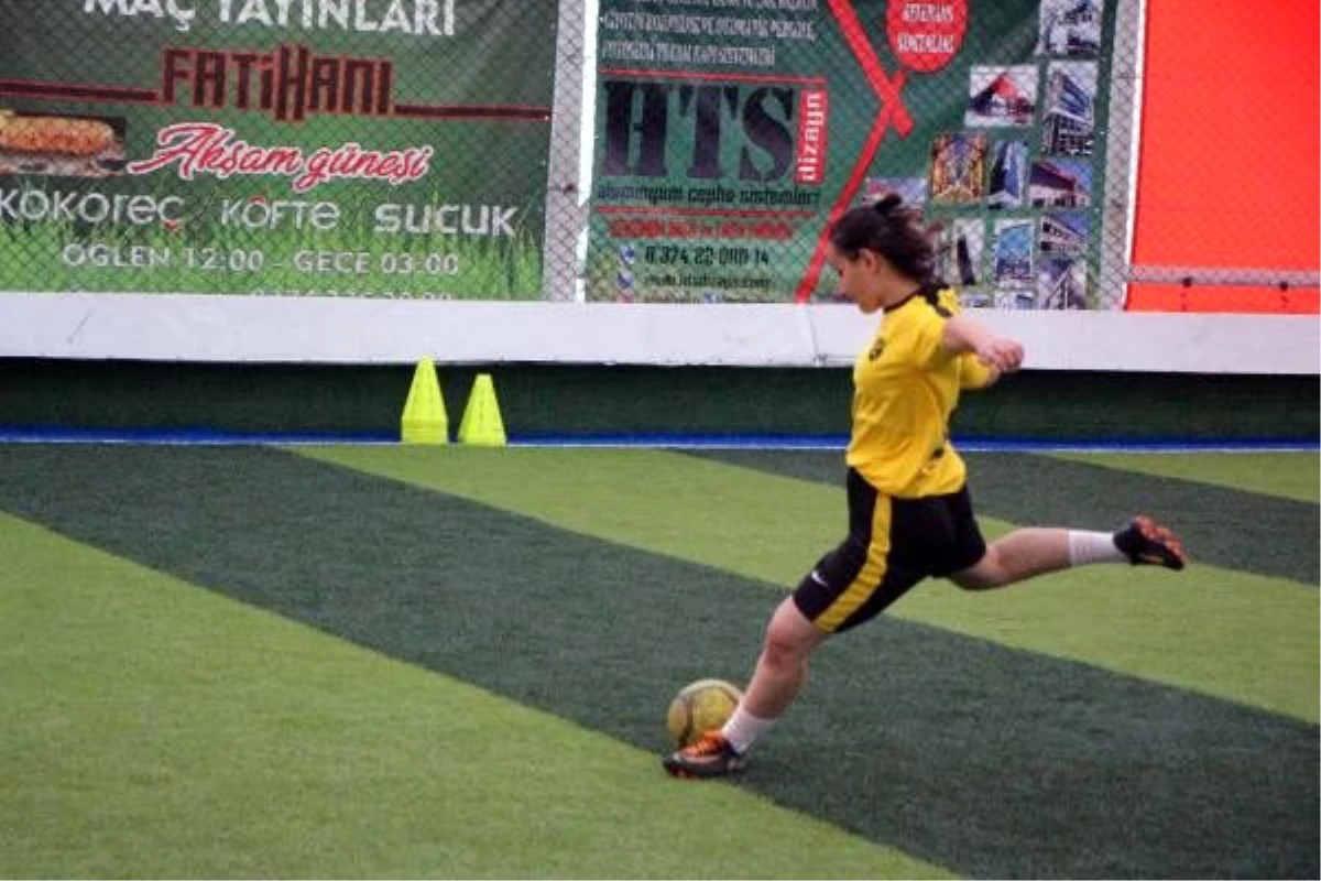 Bolu\'da geleceğin kadın futbolcuları yetişiyor