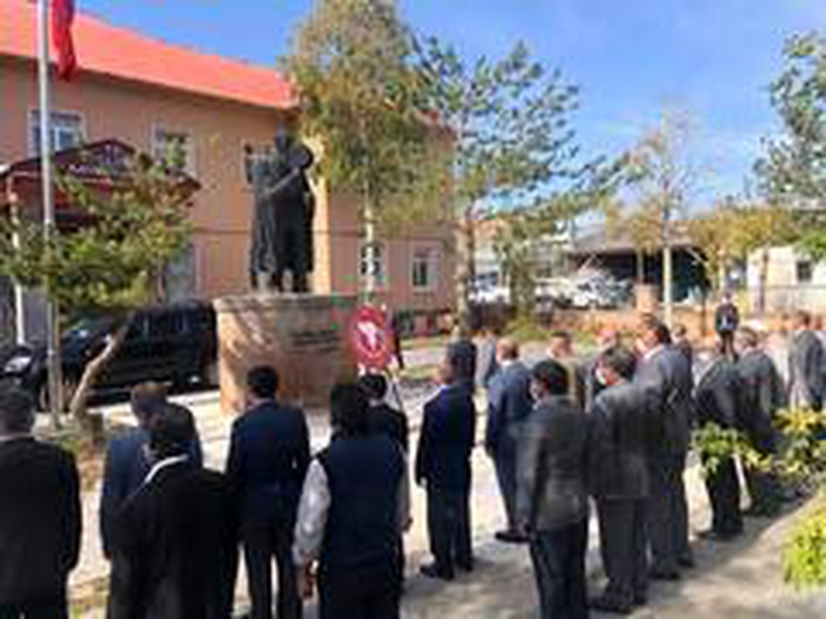 Çıldırlı Muhtarlardan sosyal mesafeli kutlama