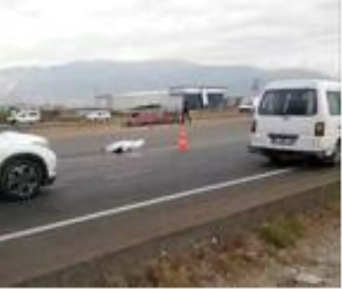 Devrilen otomobilin sürücüsü öldü