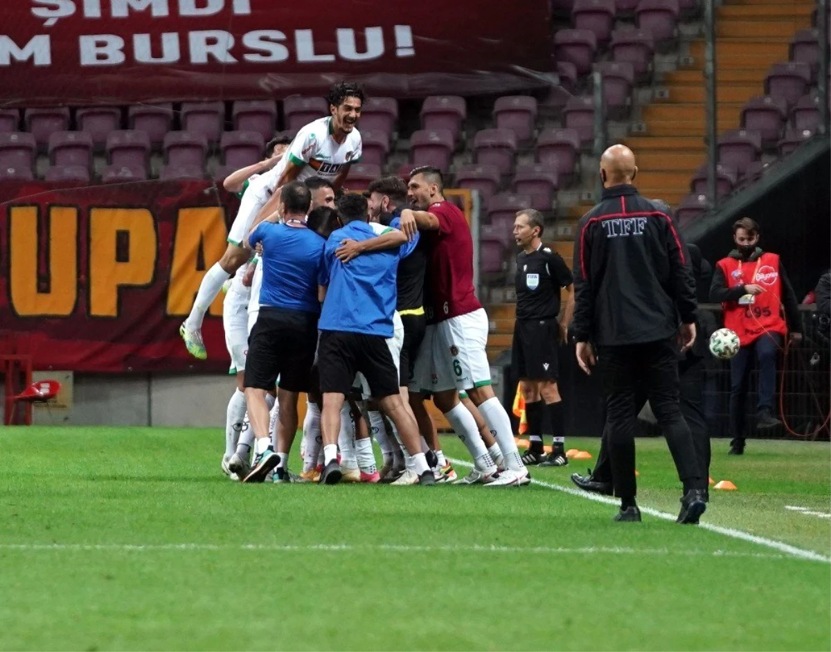 Galatasaray evinde ilk kez Alanyaspor\'a yenildi