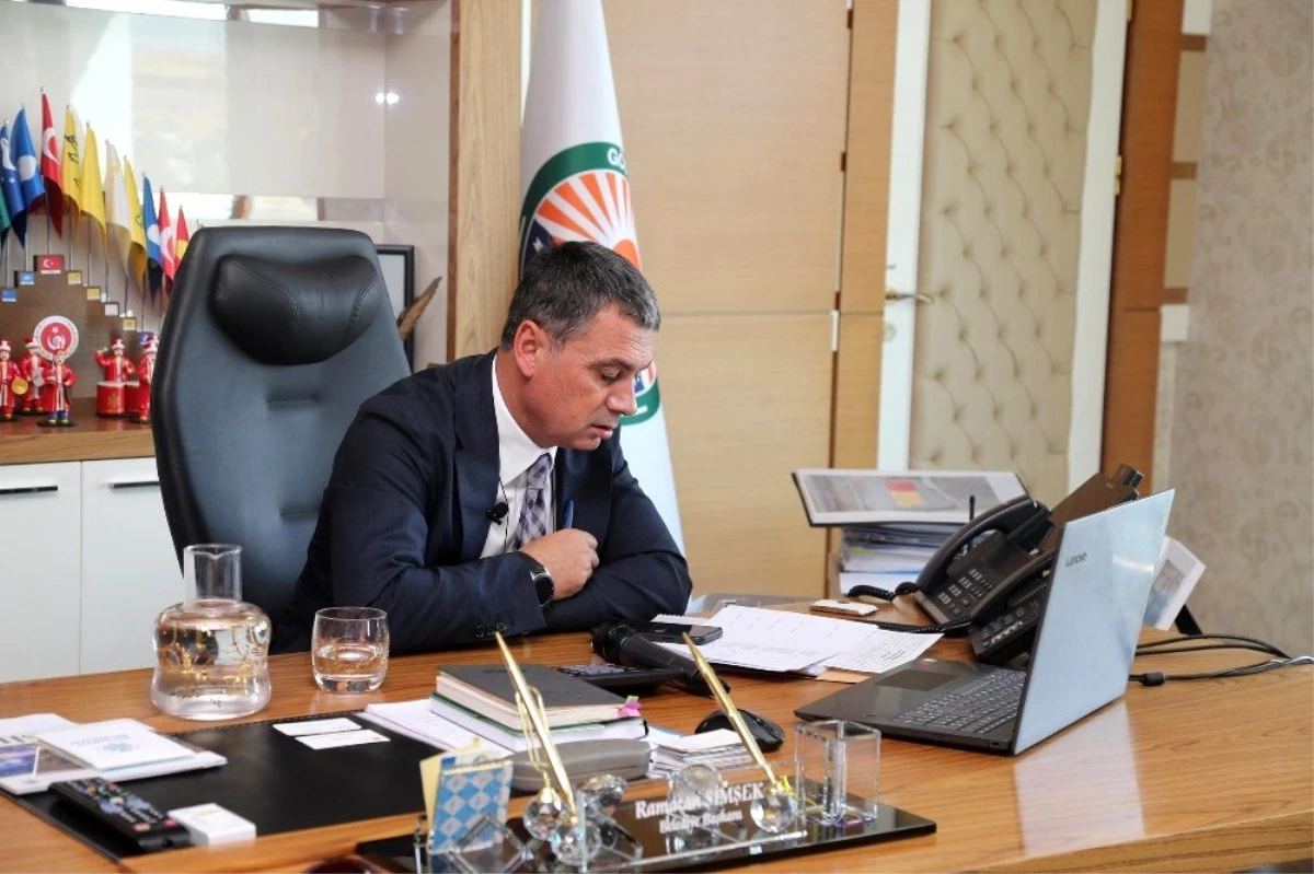 Gölbaşı Belediye Başkanı Şimşek, vatandaşları telefonla arayarak taleplerini dinledi