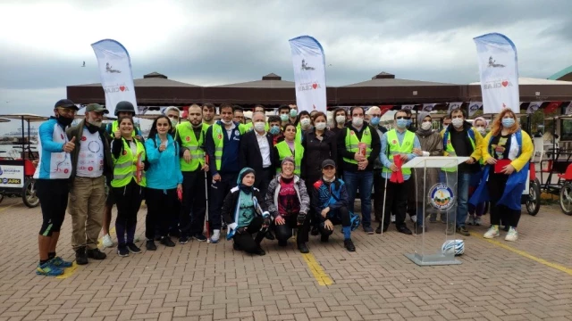 Görme engelli bireyler farkındalık için pedal çevirdi