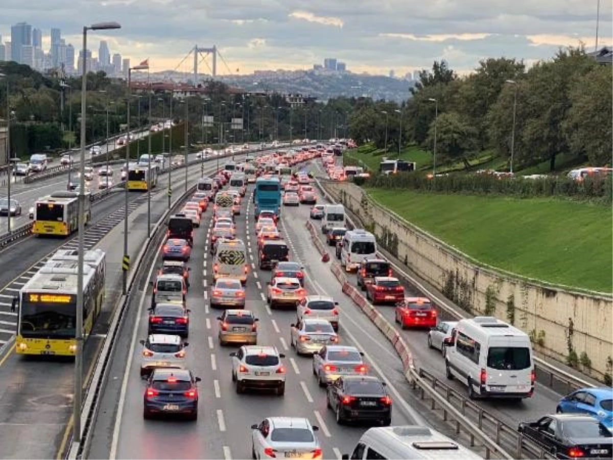 Haftanın ilk iş gününde İstanbul\'da trafik yoğunluğu