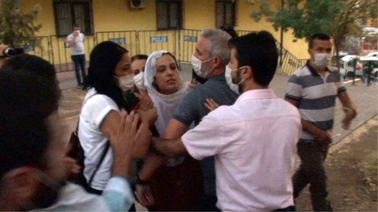 HDP\'li vekil Remziye Tosun, evlat nöbetindeki ailelere hakaret etti: Satılmış köpekler, kemiğiniz az mı geldi
