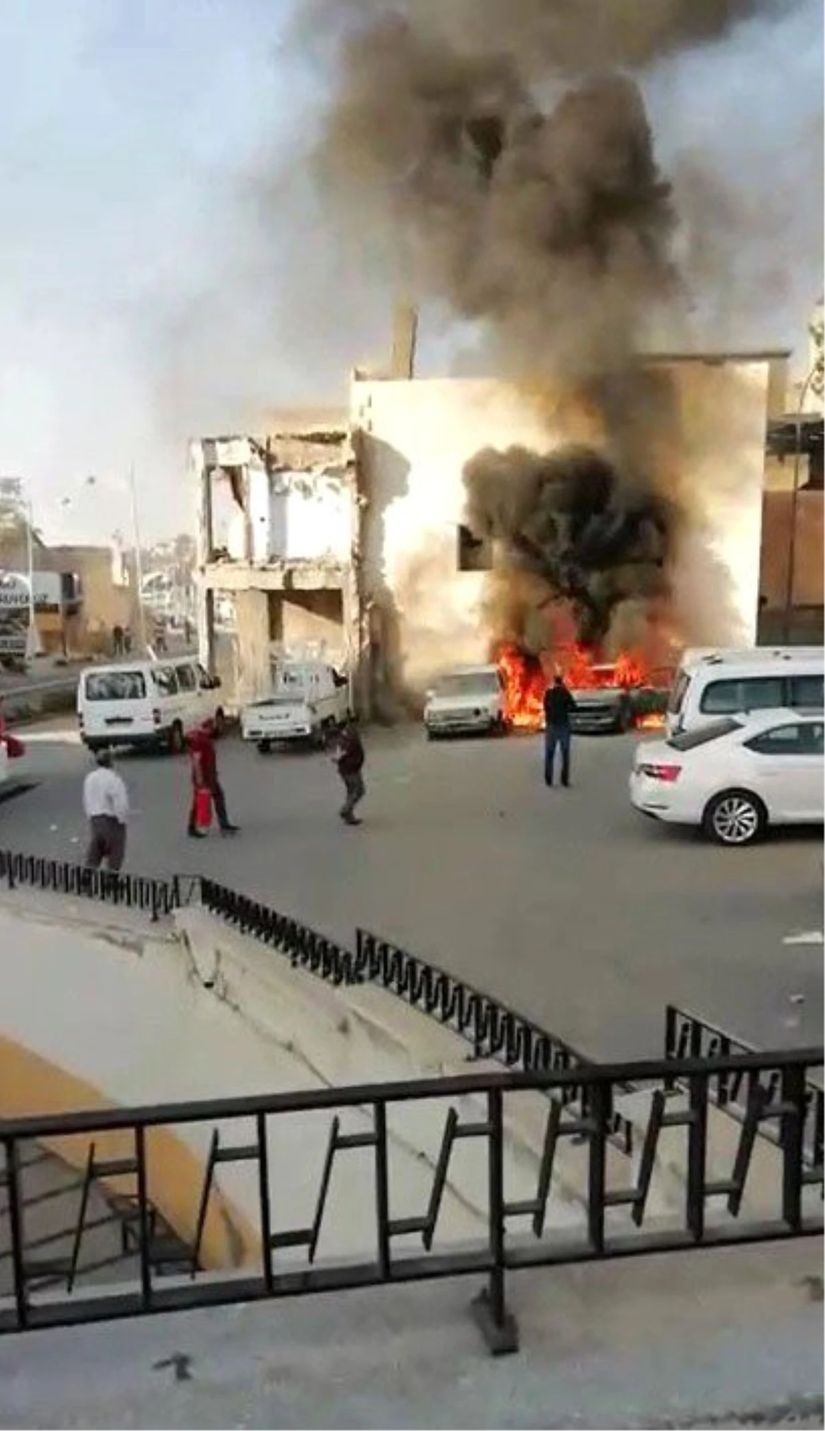 Son dakika haber: Park halindeki otomobil alev alev yandı