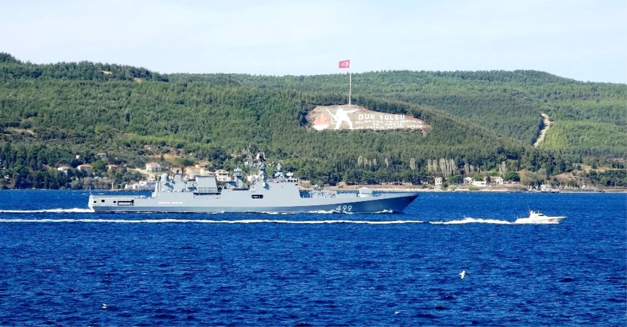 Rus savaş gemisi \'Admiral Makarov\', Çanakkale Boğazı\'ndan geçti