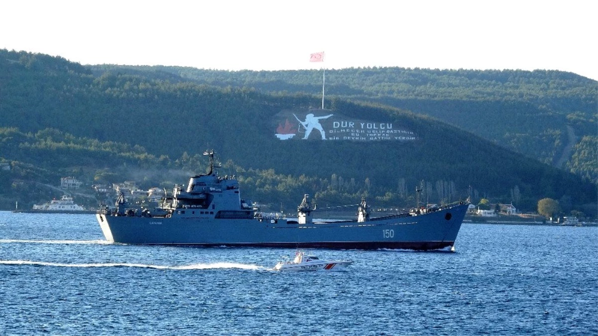 Son dakika: Rus savaş gemisi \'Saratov\' Çanakkale Boğazı\'ndan geçti