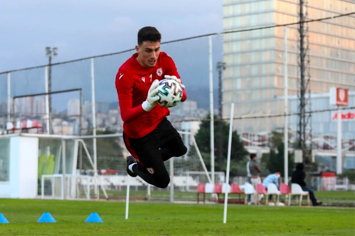 Samsunspor kalecisi Nurullah, geçen sezonki performansını aratır oldu