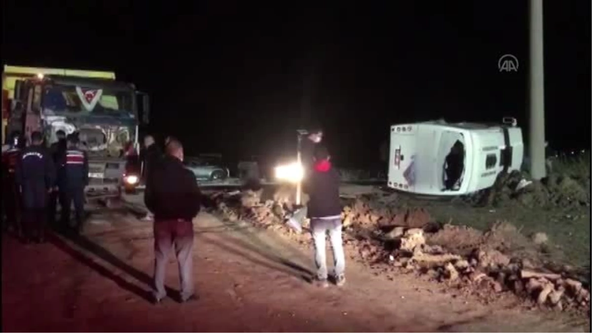 Tekirdağ\'da kamyonla işçi servisi çarpıştı: 1 ölü, 14 yaralı
