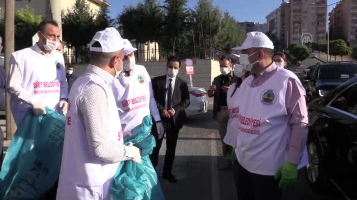 Vali Osman Hacıbektaşoğlu farkındalık için çöp topladı