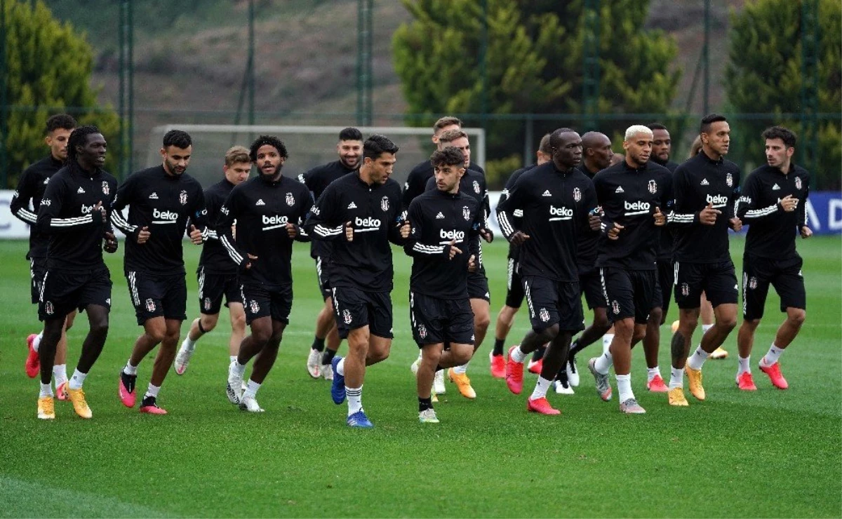 Beşiktaş hazırlıklara kaldığı yerden devam etti