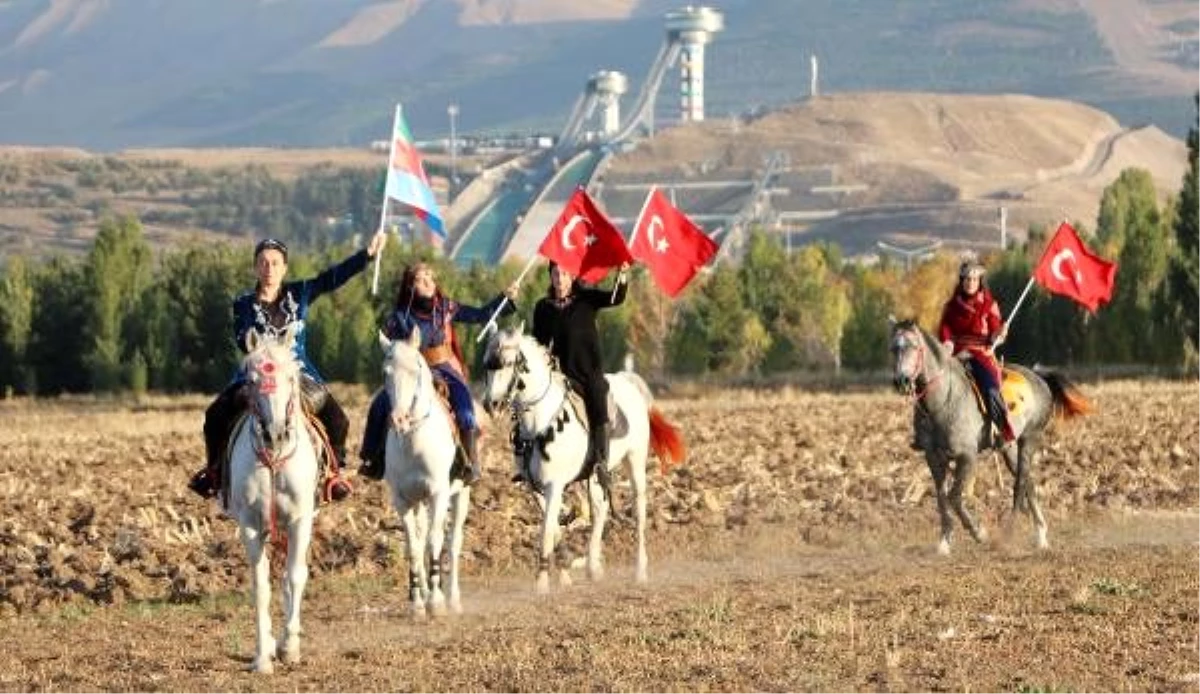 Son dakika haberi! Dadaş amazonlar, Azerbaycan için atlarını dörtnala sürüp, ok attı
