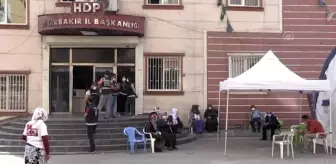 Diyarbakır annelerinin oturma eylemine bir aile daha katıldı