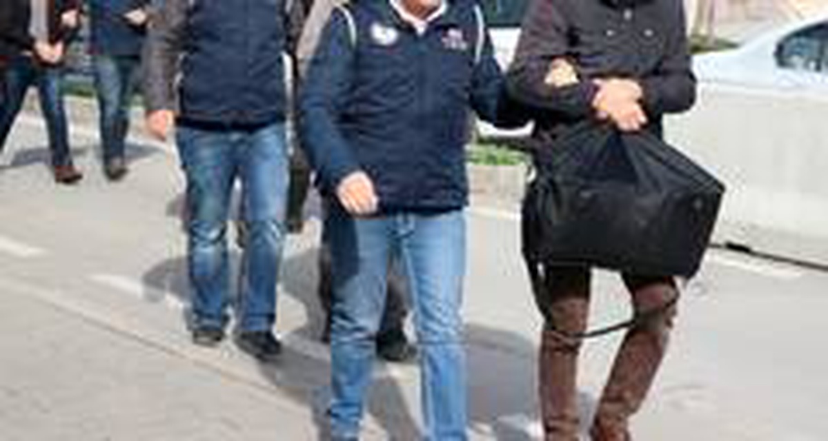 Son dakika haber... İzmir\'de, aralarında eski emniyet müdürü ve amirinin de olduğu 4 FETÖ şüphelisi gözaltında