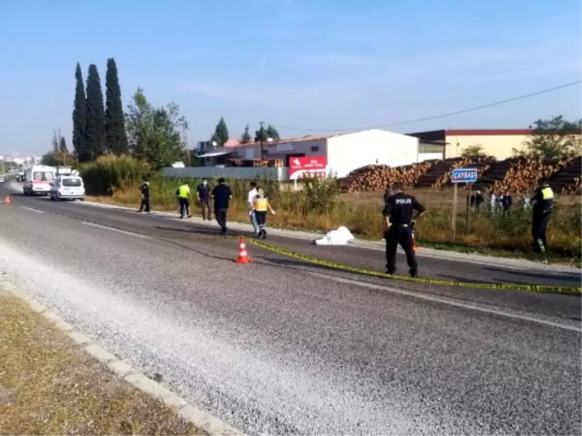 Kara yolu kenarında ceset bulundu; çarpıp kaçan sürücü aranıyor