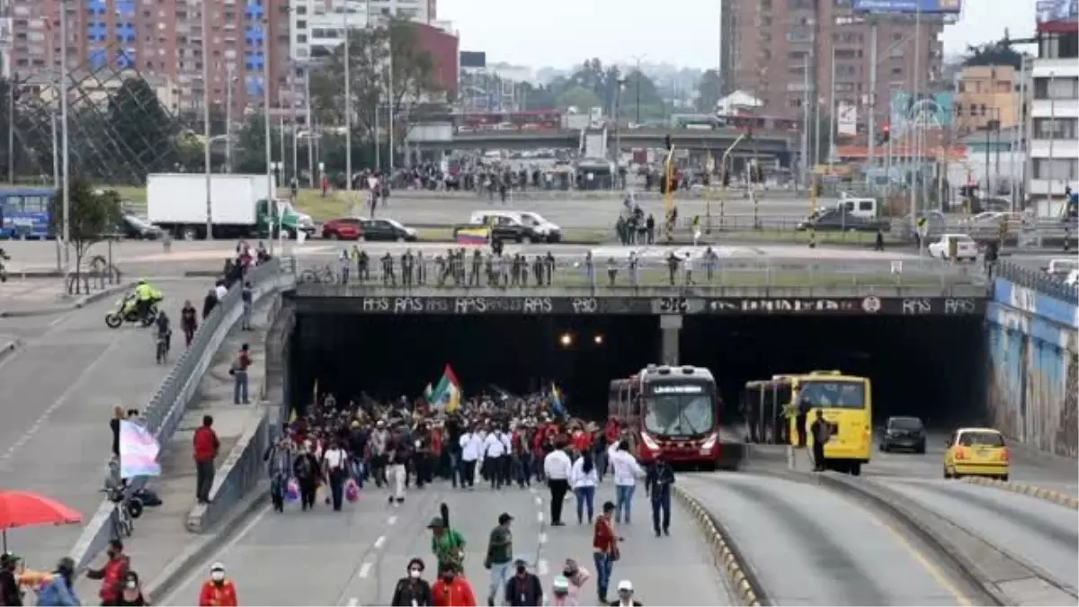 Kolombiya\'daki "Minga" yerli toplulukları Bogota\'da bir araya geldi