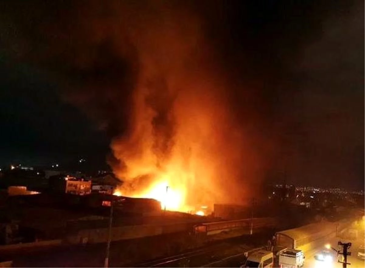 Son dakika haber | Konteynere atılan ateş, 2 fabrikayı yaktı