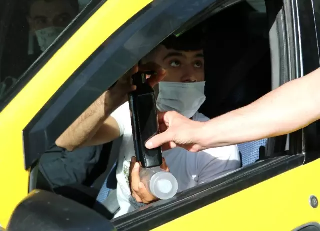 Adana'da polislerin dezenfektan sorduğu taksici, tıraş losyonu gösterdi