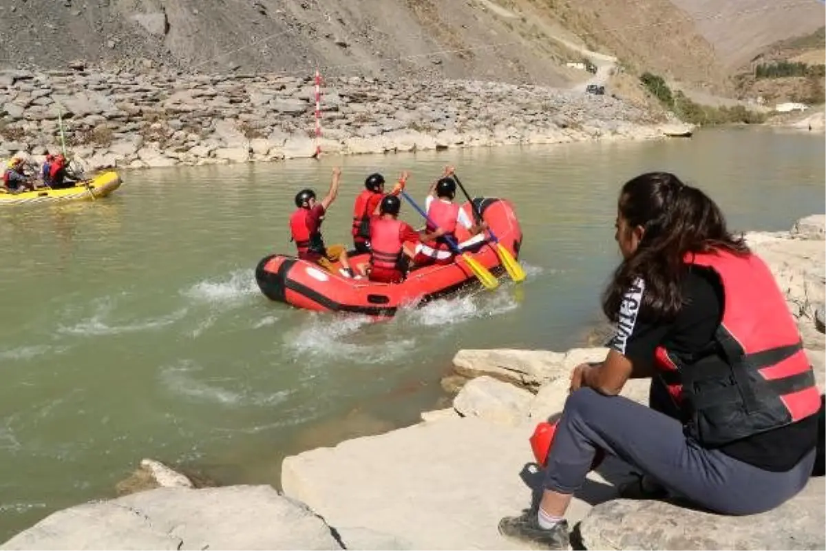 Terörden temizlenen Zap Vadisi\'nde \'Rafting Şampiyonası\'na hazırlanıyorlar