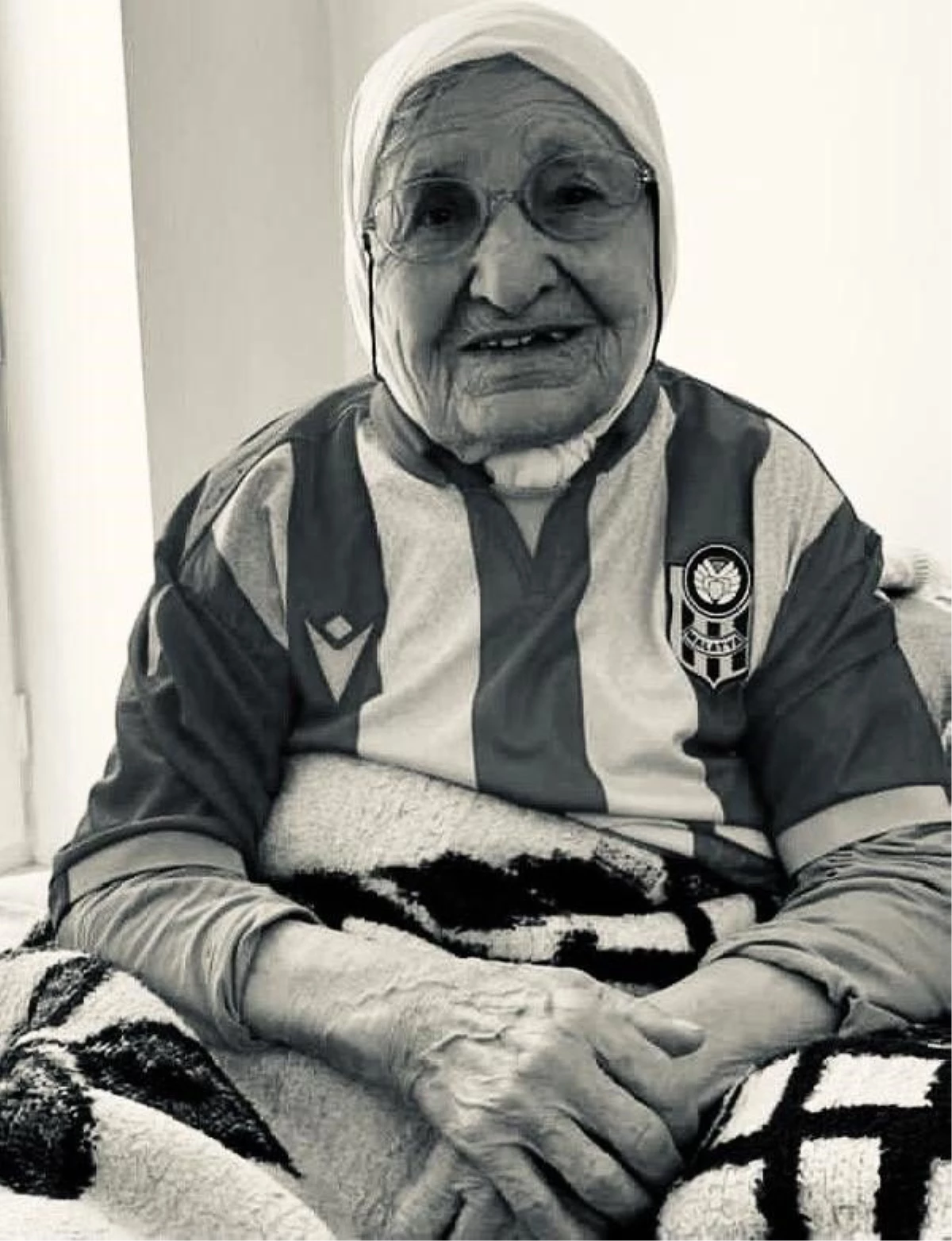 Son dakika haber! Yeni Malatyaspor\'un en yaşlı taraftarı Fadime Çınar, koronavirüsten öldü