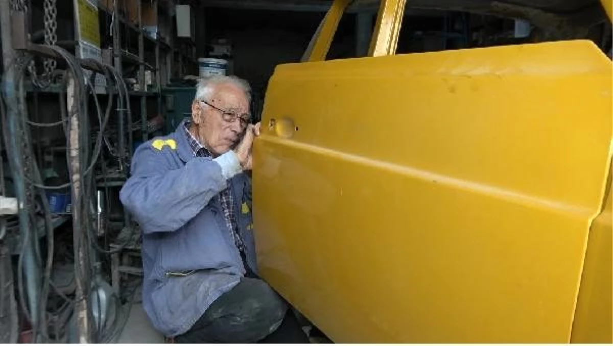 Anadol Suat, 70 yıldır otomobil tamir ediyor