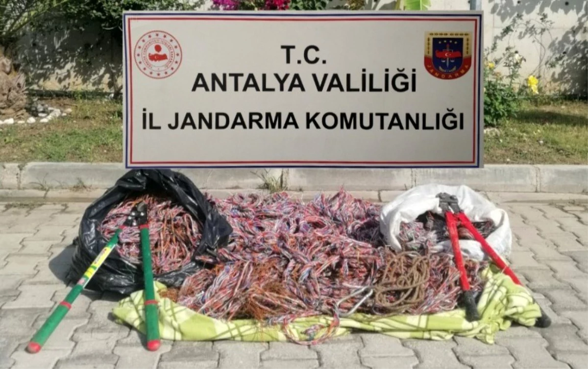 Antalya\'da kablo hırsızlığı: 6 şüpheli yakalandı