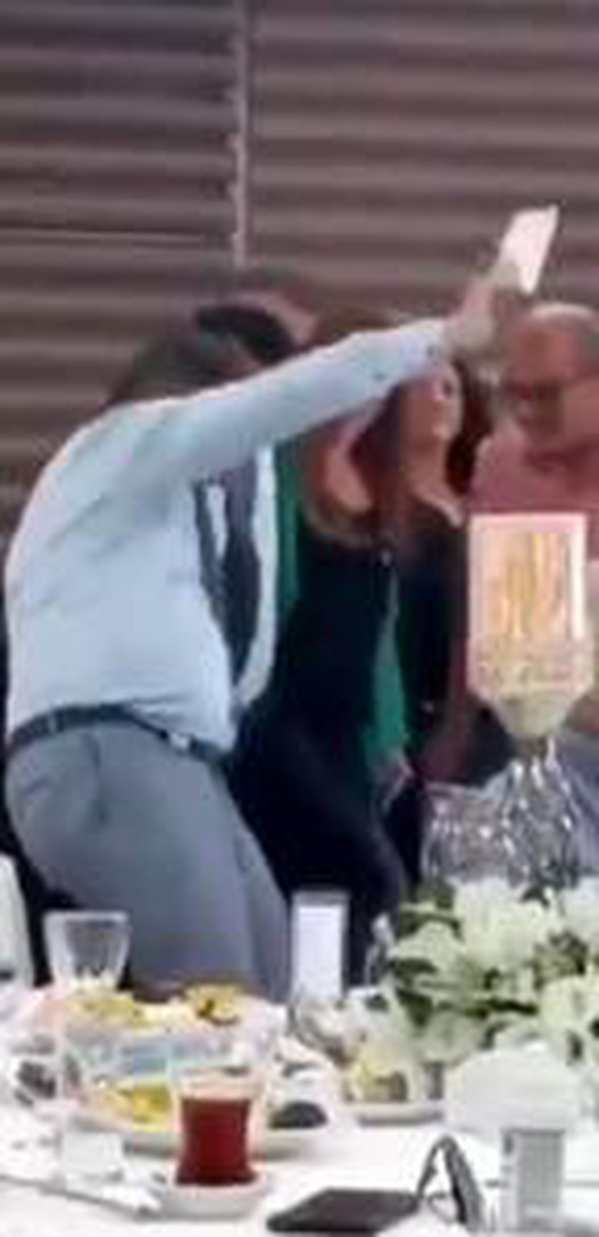 Bayraklı Belediye Başkanı CHP\'li Sandal\'ın \'Muhtarlar Günü\'nde çektiği \'halay\'a tepki