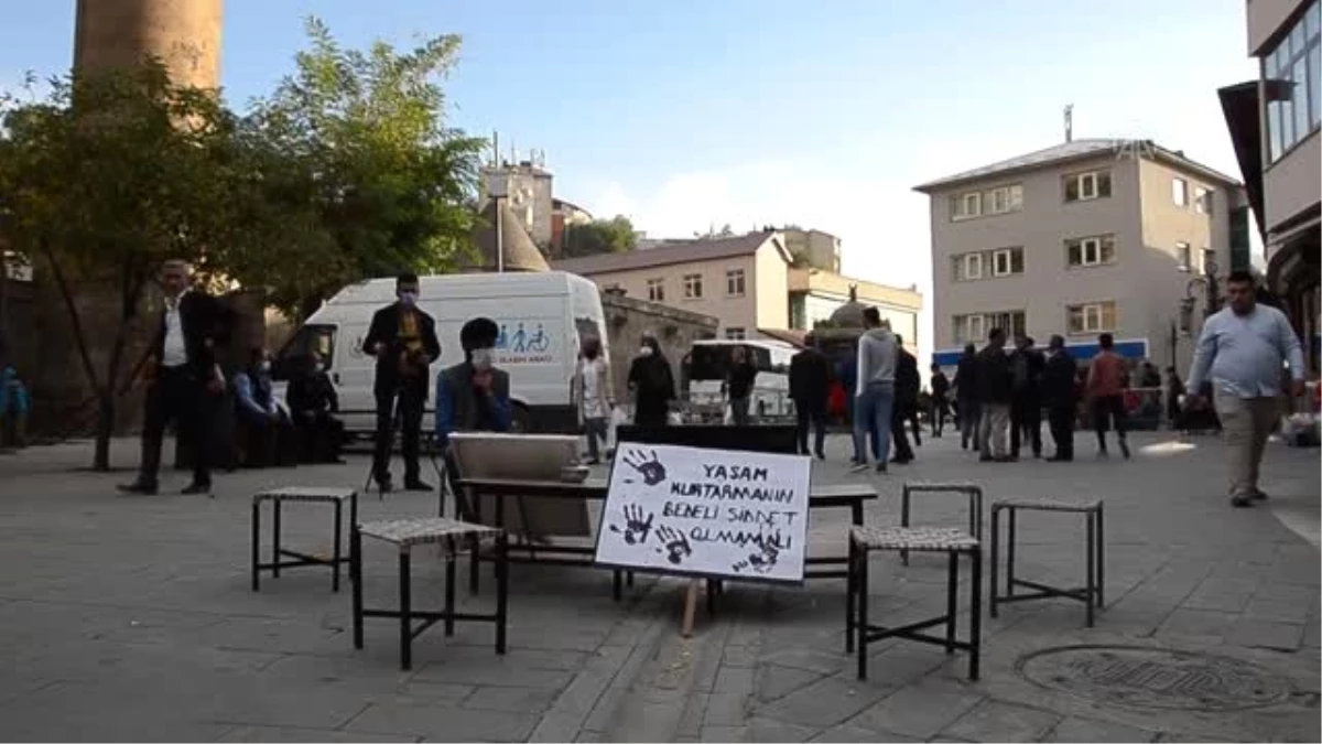 Bitlis\'te Kovid-19\'a dikkati çekmek için tiyatro oyunu sahnelendi