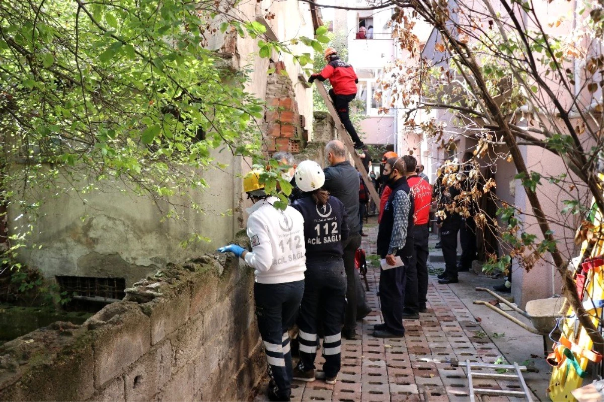 Son dakika haber: Bolu\'da çatısını onardığı 5 katlı binadan düşen şahıs hayatını kaybetti