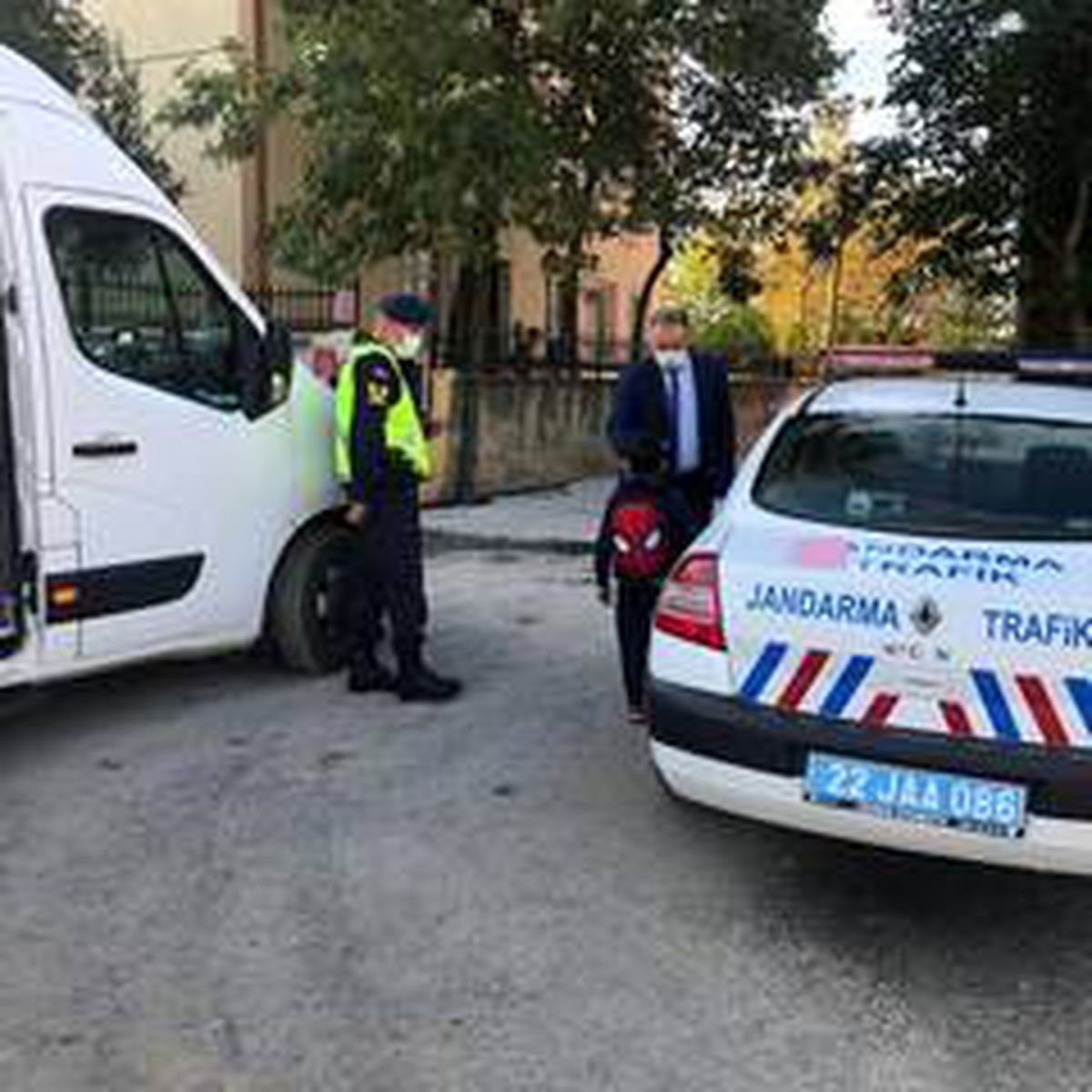 Jandarma ekiplerince okul servisleri aralıksız denetleniyor