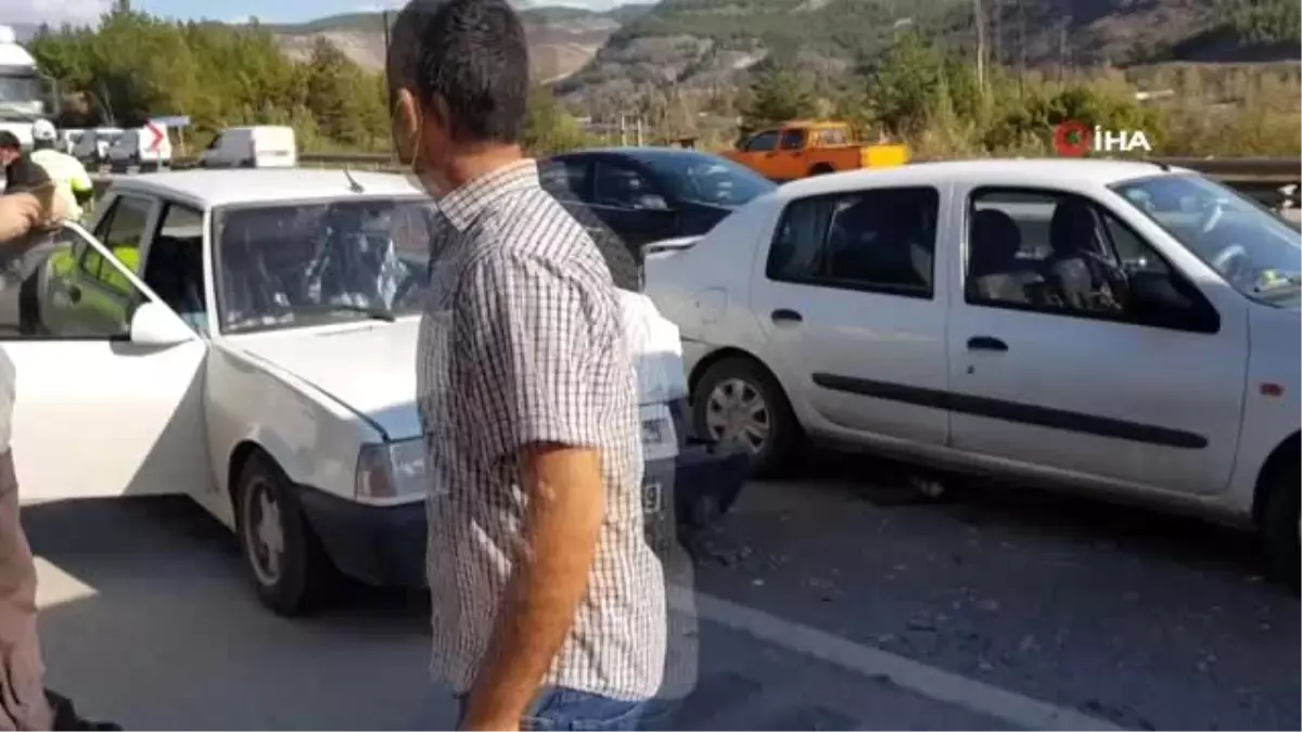 Karabük\'te zincirleme trafik kazası: 5 araç birbirine girdi, 2 yaralı