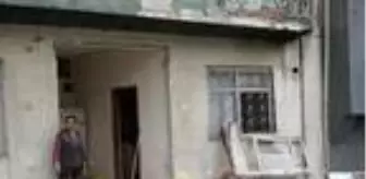 Son dakika haberleri! Kontrolden çıkan otobüs, evlere çarpıp durabildi: 6 yaralı (2)