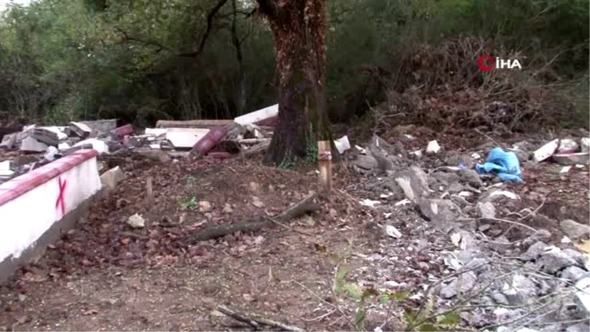 Pendik\'teki Kurtdoğmuş köyünde kaçak mezarlıklar İBB tarafından yıkıldı